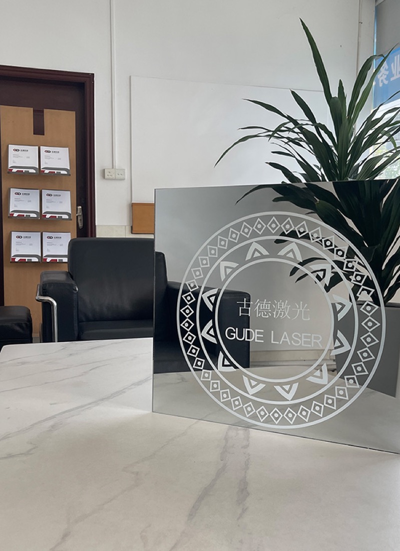 Chi tiết được sản xuất trên máy Glass Lasers