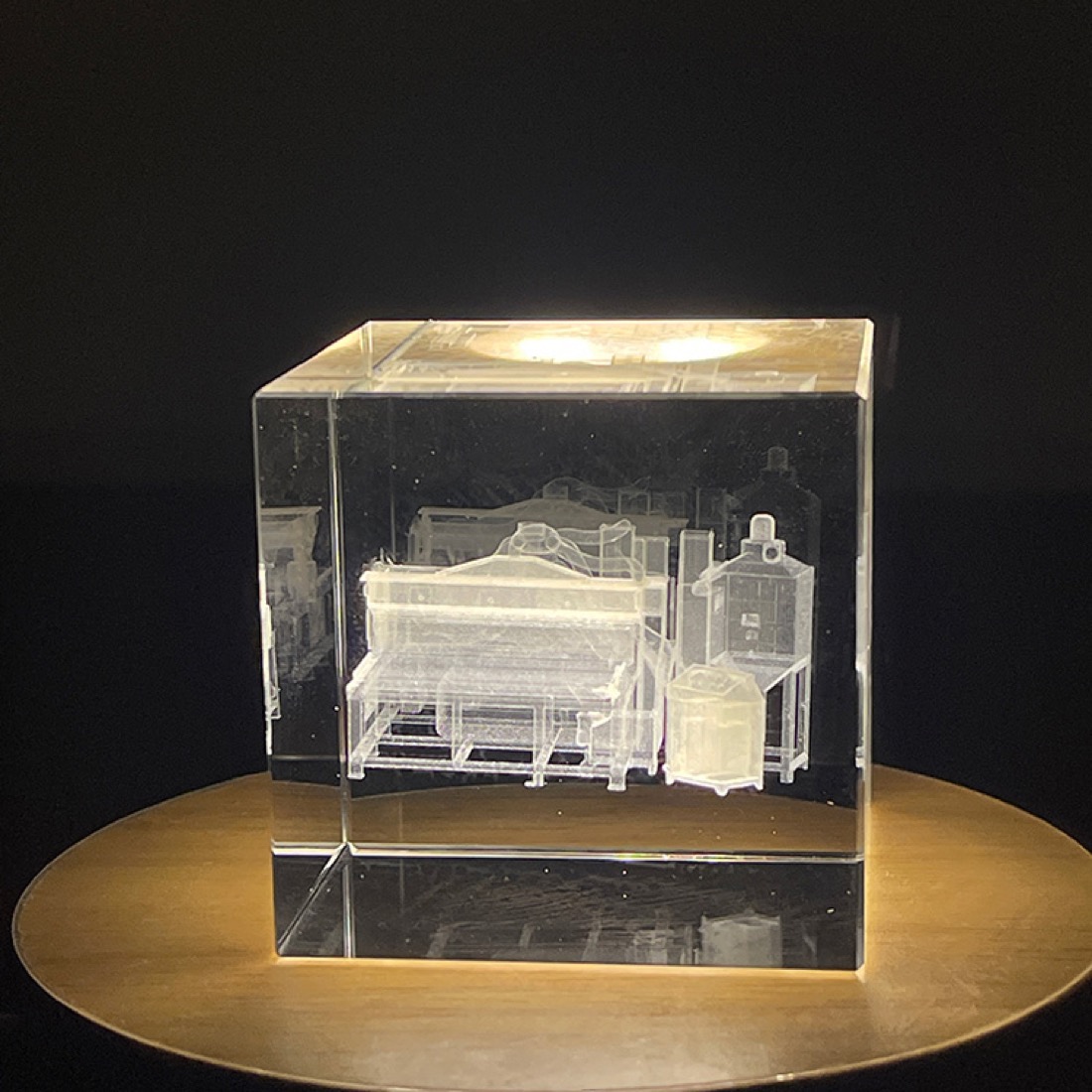 Chi tiết được sản xuất trên máy Glass Lasers