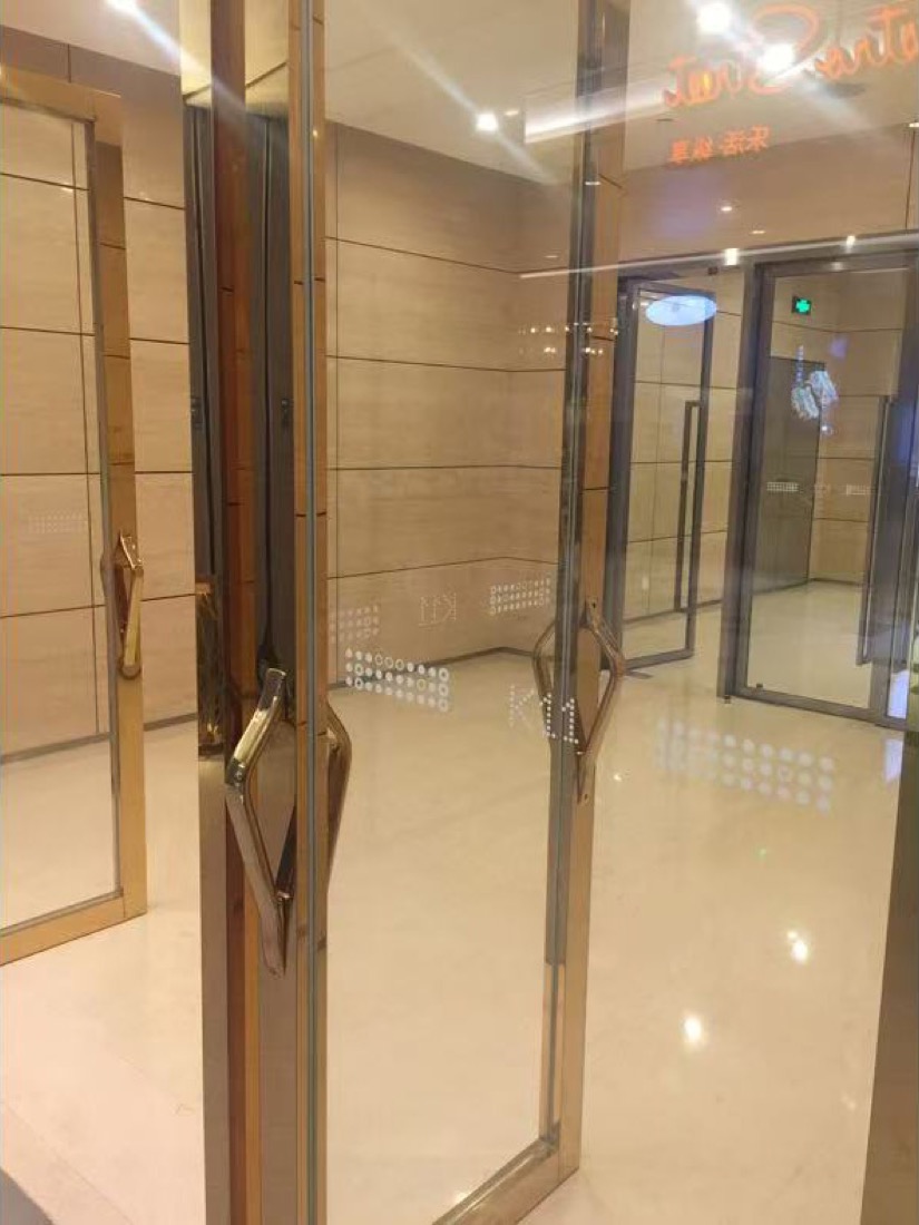 Mẫu kính gia công laser được sản xuất trên máy Glass Lasers